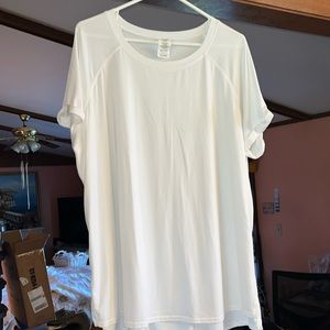 Avia women’s white blouse. Size XXL.